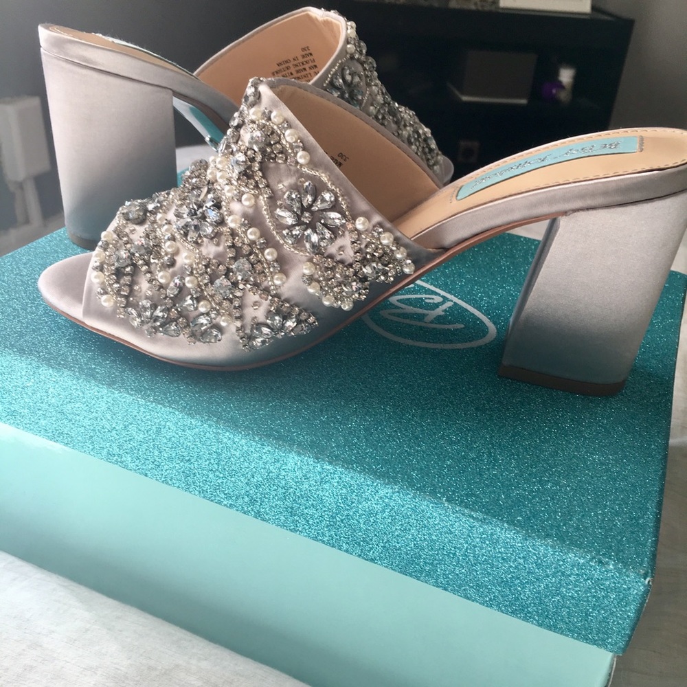 ✨STUNNING, New Betsy Johnson Mules